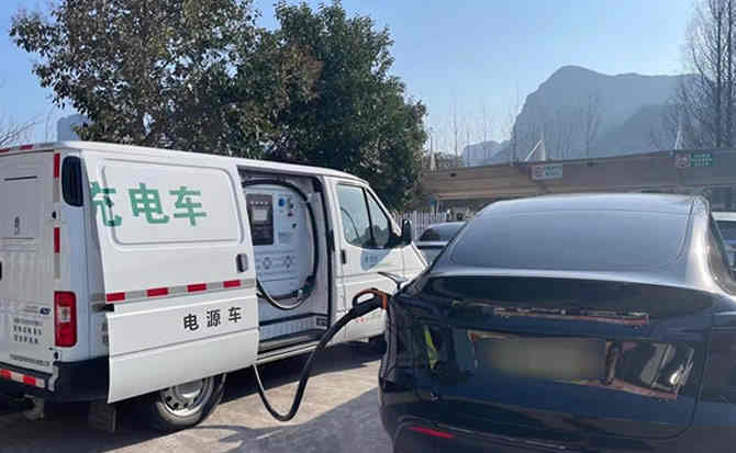 六枝特区汽车搭电